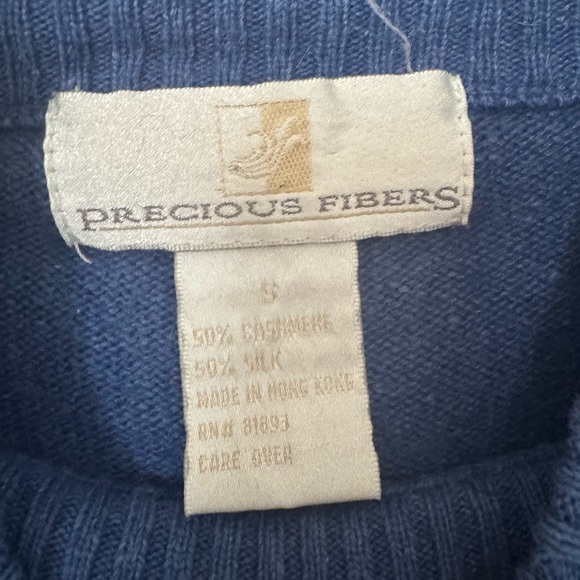 Women’s Precious Fiber Cashmere Turtleneck Sweater - Picture 3 of 6